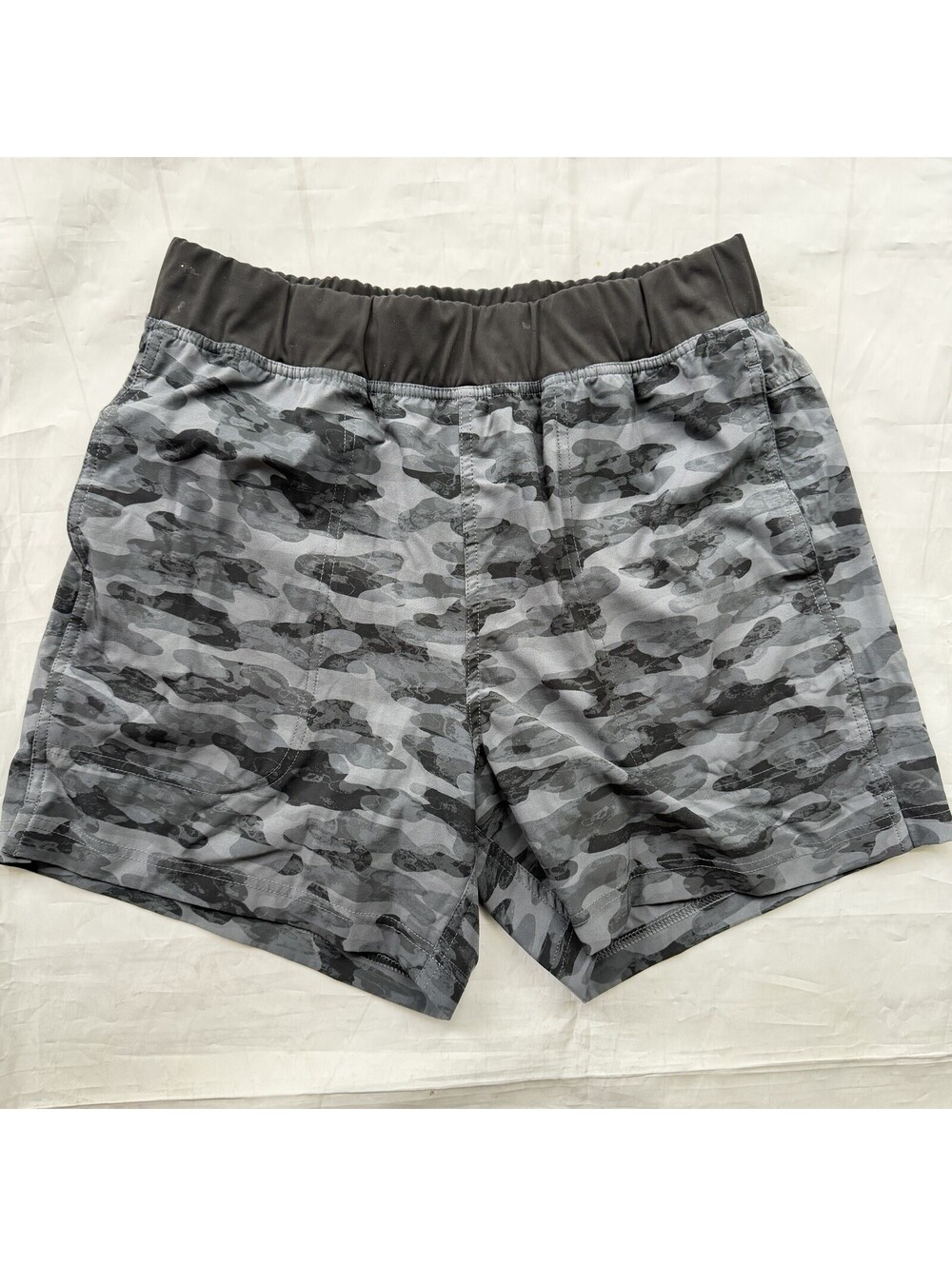 Free Fly Men’s Breeze Active Shorts L 5.5” Lined Gray Camo Performance Gym
